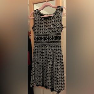 Beautiful navy blue and white geometric Max Studio Dress, extra small size dress